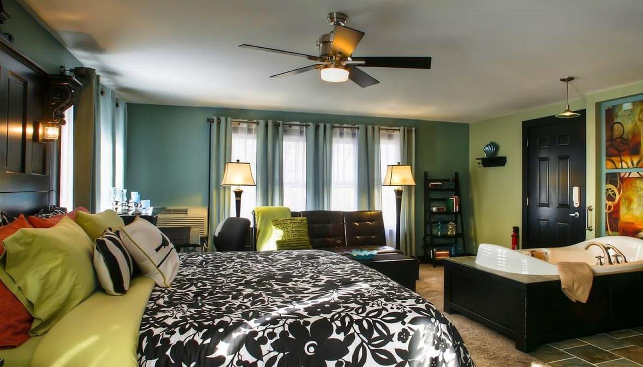 Prairieside Suites Luxury Bed & Breakfast Грандвилл Экстерьер фото