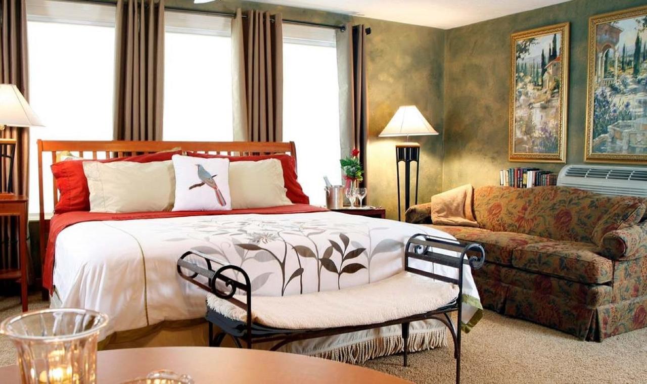 Prairieside Suites Luxury Bed & Breakfast Грандвилл Экстерьер фото