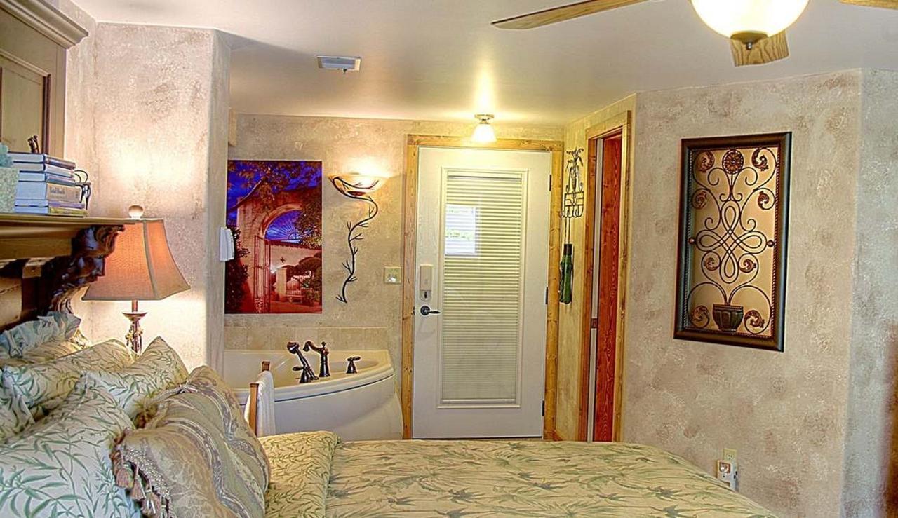 Prairieside Suites Luxury Bed & Breakfast Грандвилл Экстерьер фото
