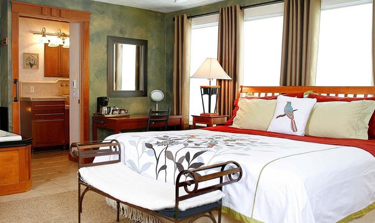 Prairieside Suites Luxury Bed & Breakfast Грандвилл Экстерьер фото