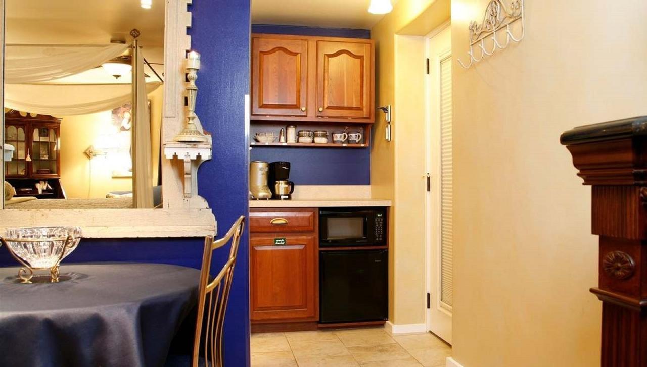 Prairieside Suites Luxury Bed & Breakfast Грандвилл Экстерьер фото