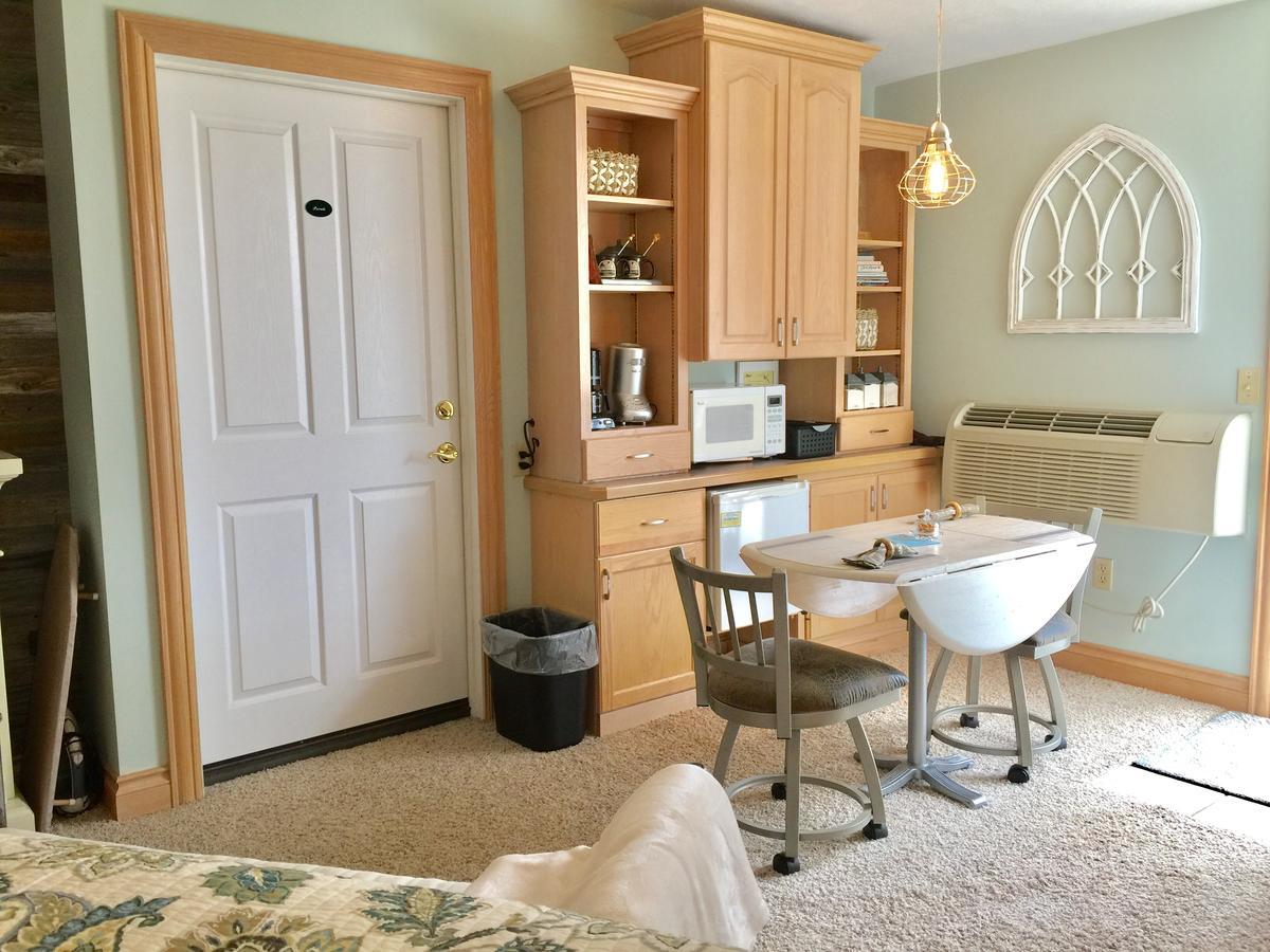 Prairieside Suites Luxury Bed & Breakfast Грандвилл Экстерьер фото